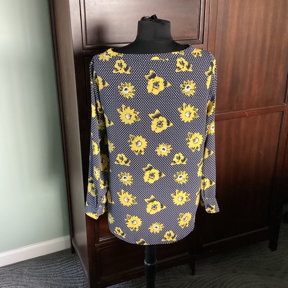 Banana Republic Saranda Floral Hi Lo Top Shirt Ballet Neck Navy Polka Dot EUC - Picture 3 of 8